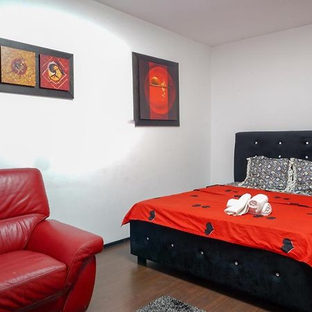 Ferienwohnung Sun Plaza Oasis With Self Check In And Fast Wifi Bukarest Exterior foto