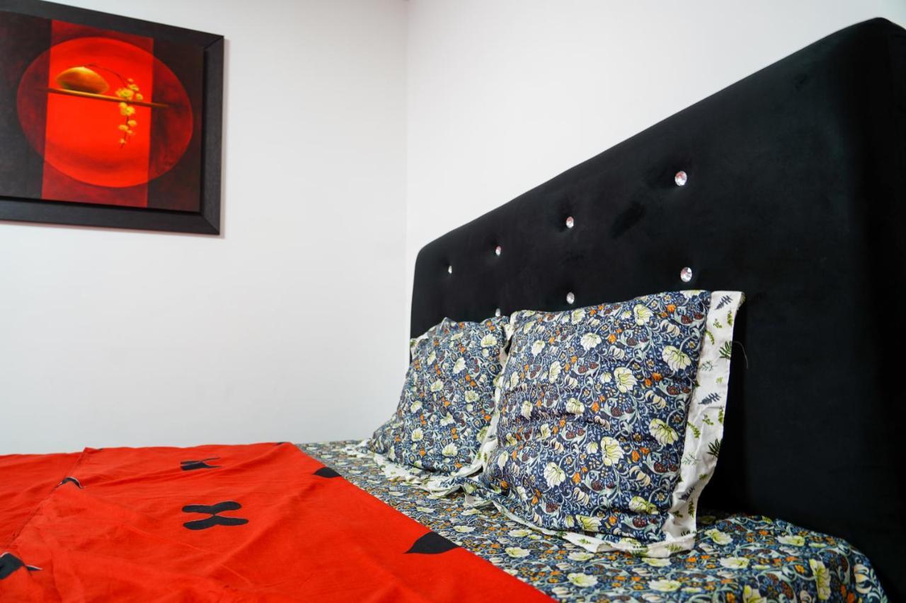 Ferienwohnung Sun Plaza Oasis With Self Check In And Fast Wifi Bukarest Exterior foto